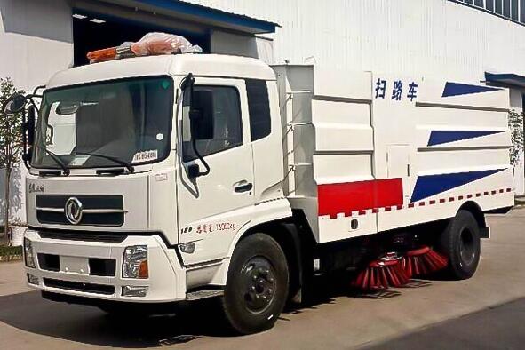 貴陽市東風(fēng)天錦大型掃路車廠價(jià)直供，小區(qū)掃路車高效清潔新選擇